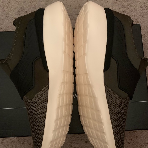 Sneakers - Picture 3 of 5